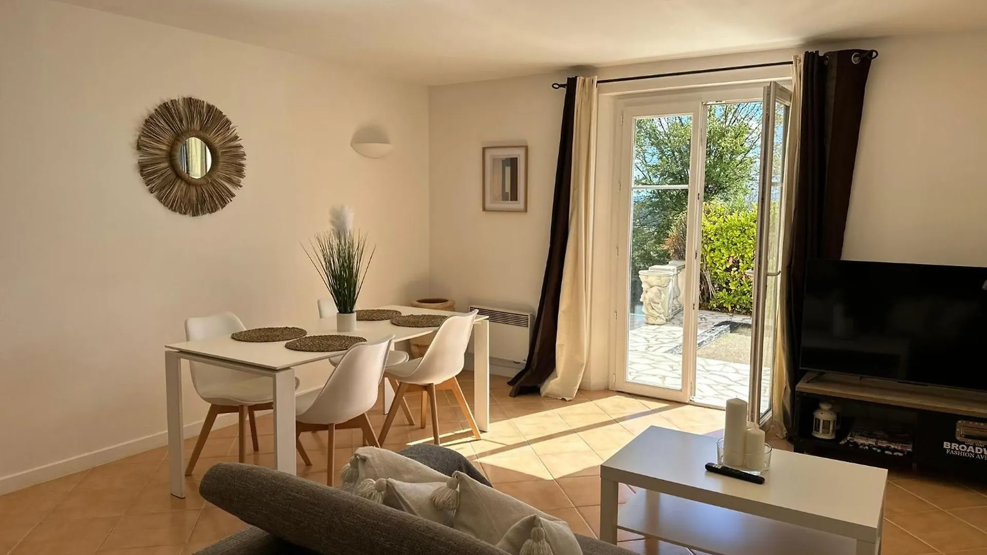 Holiday home Rez De Villa , Beau Jardin Avec Piscine Draguignan France