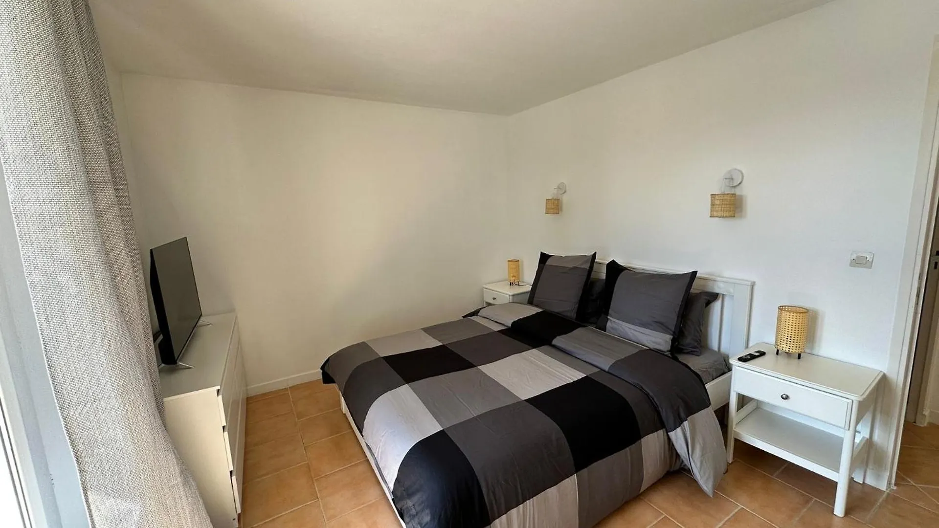 Rez De Villa , Beau Jardin Avec Piscine Draguignan 0*,